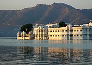 Udaipur, Palast im See