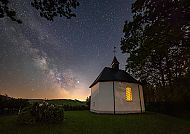 Sauerland, Kapelle bei Nacht