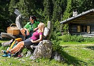 Südtirol Tiers Wandern Paar Rast 11