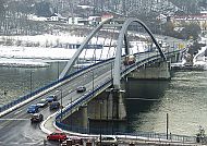 Donaubrücke von Vilshofen an der Donau im Winter
