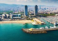 Luftbild der Hafenboote. Barcelona