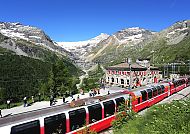 Bernina Express auf der Alp Grüm