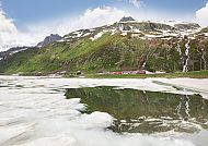 Glacier Express am Oberalpsee