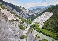 Glacier Express in der Rheinschlucht