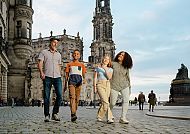 Familienausflug zum Schlossplatz in Dresden