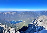 wanderreisen-zugspitze-ehrwald-panorama-tal-see