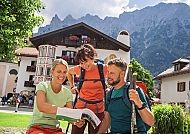 wanderreisen-zugspitze-mittenwald-pause-reiseunterlagen