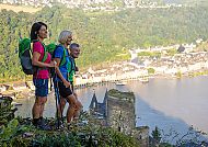 wanderreisen-rheinsteig-burg-katz-rheinblick