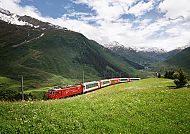 Glacier Express am Oberalppass