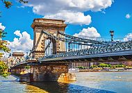 Kettenbrücke auf dem Fluss Danube