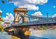 Budapest - Kettenbrücke auf dem Fluss Danube